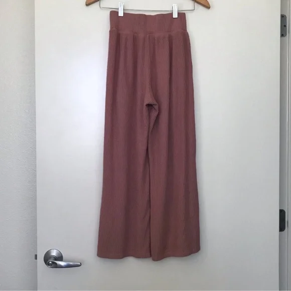 Abercrombie Pants & Cami Crop Top Set - Picture 2 of 7